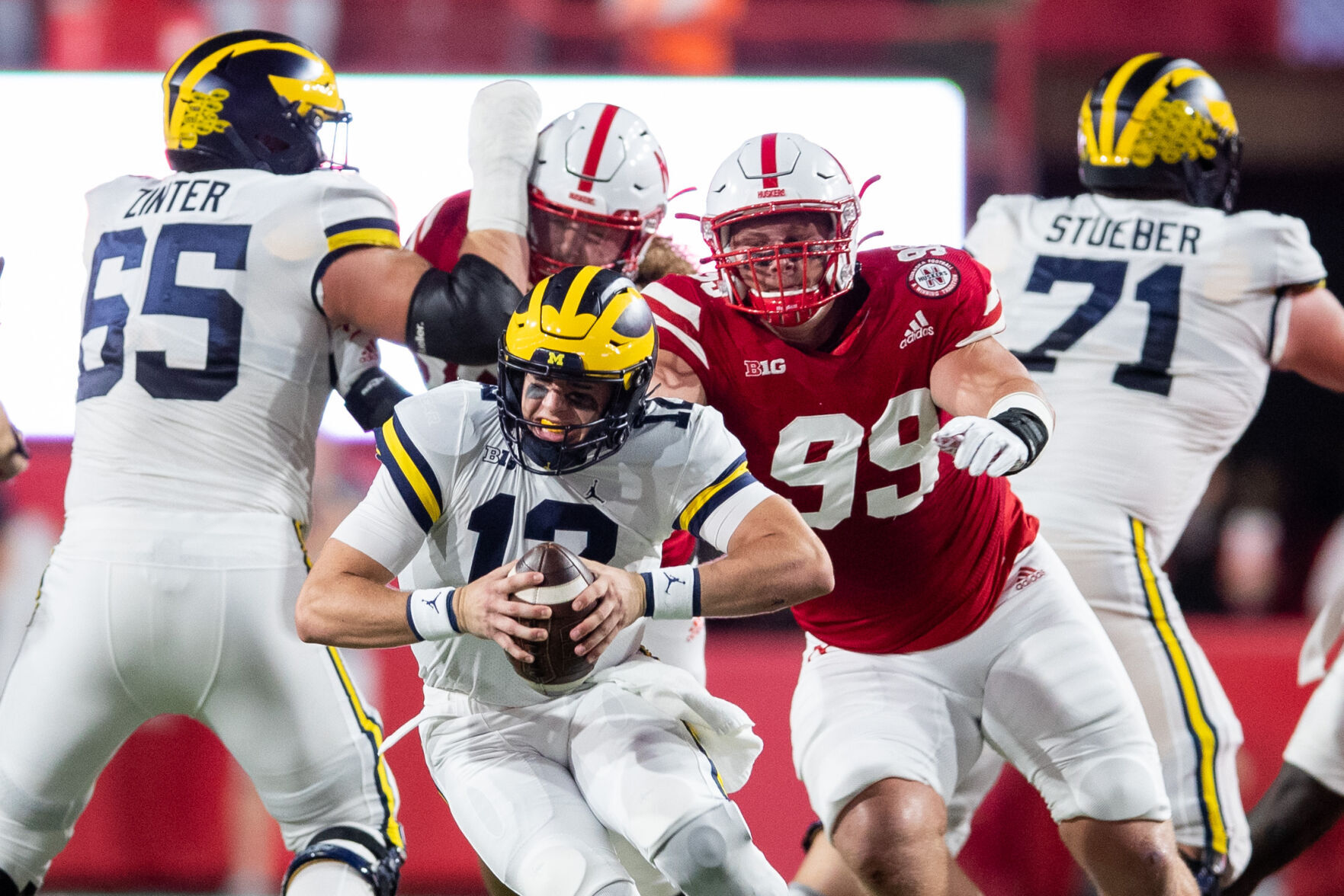 101021-owh-spo-nebmichigan-ar09.JPG